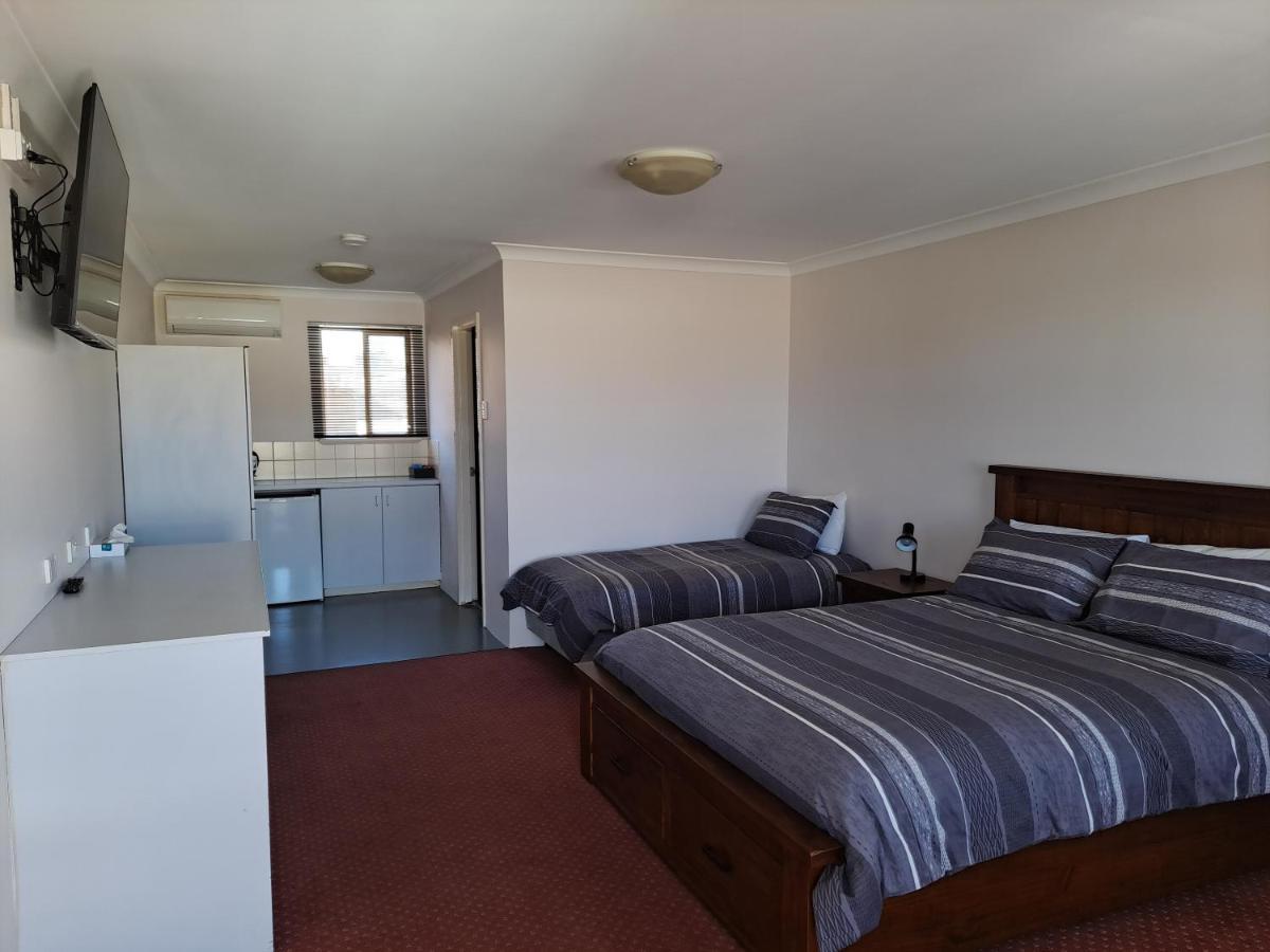 Albion Hotel Kalgoorlie Bagian luar foto